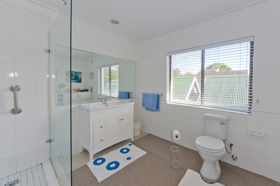 4 Bedroom Property for Sale in Leisure Isle Western Cape